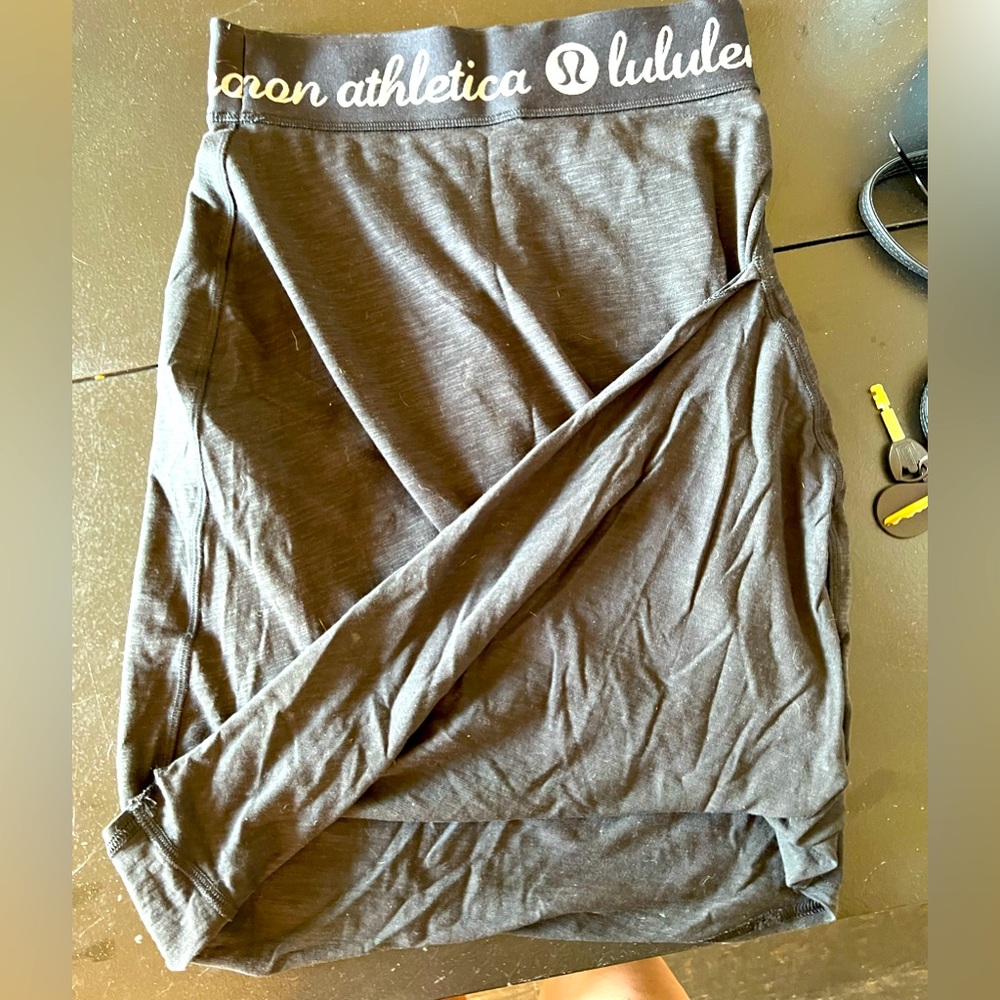 Lululemon grey skirt